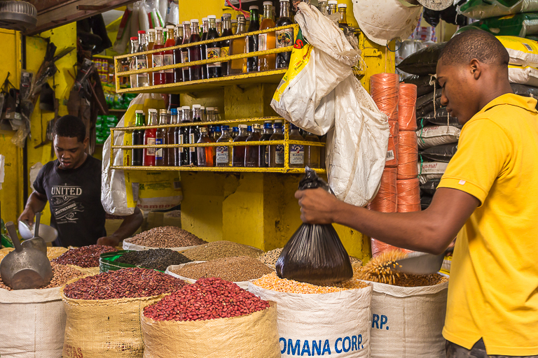 Entdeckungstour rund um Punta Cana | Wochenmarkt in Higuey - Verkaufsstand