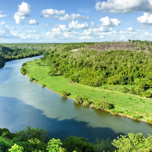 Blick auf den Río Chavón; hier wurden Filme wie Jurassic Park und Rambo gedreht; Copyright demerzel21